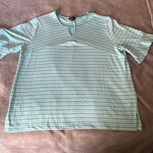 Women’s xl shirt